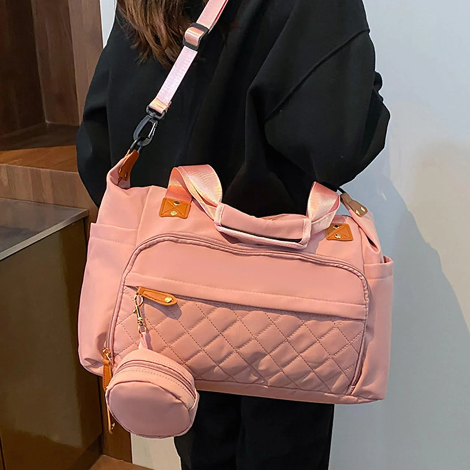 Spaziosa borsa organizer per pannolini, borsa fasciatoio per sezioni laterali isolate, accessorio in tessuto resistente all'acqua con fasciatoio, contenitore per le forniture, zaino per genitori