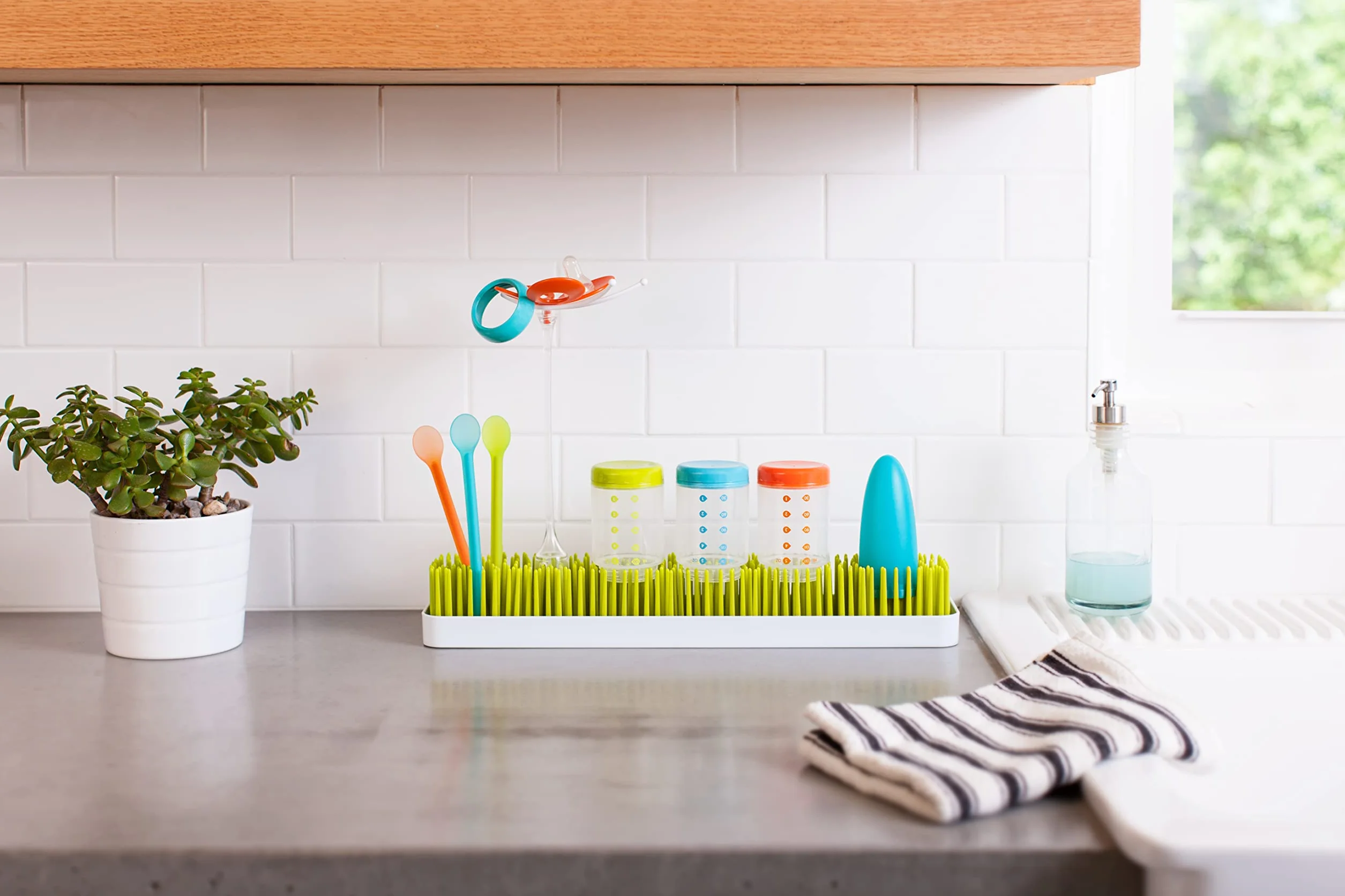 Boon TOMY PATCH Countertop Drying Rack For Baby Bottles And Accessories, Stylish Nursery Accessories, Baby Essentials for New Parents, BPA Green