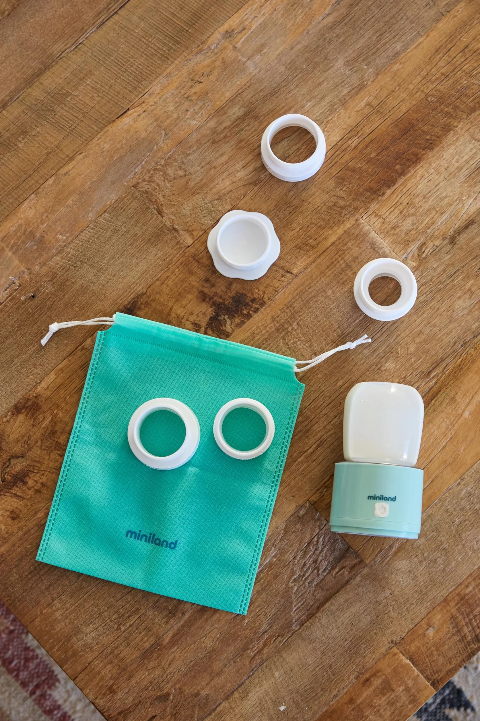 Miniland Scaldabagno portatile, leggero e compatto, con adattatori per biberon e cavo di ricarica, ideale per viaggi e passeggiate, accessori di alimentazione | Warmy On the Go