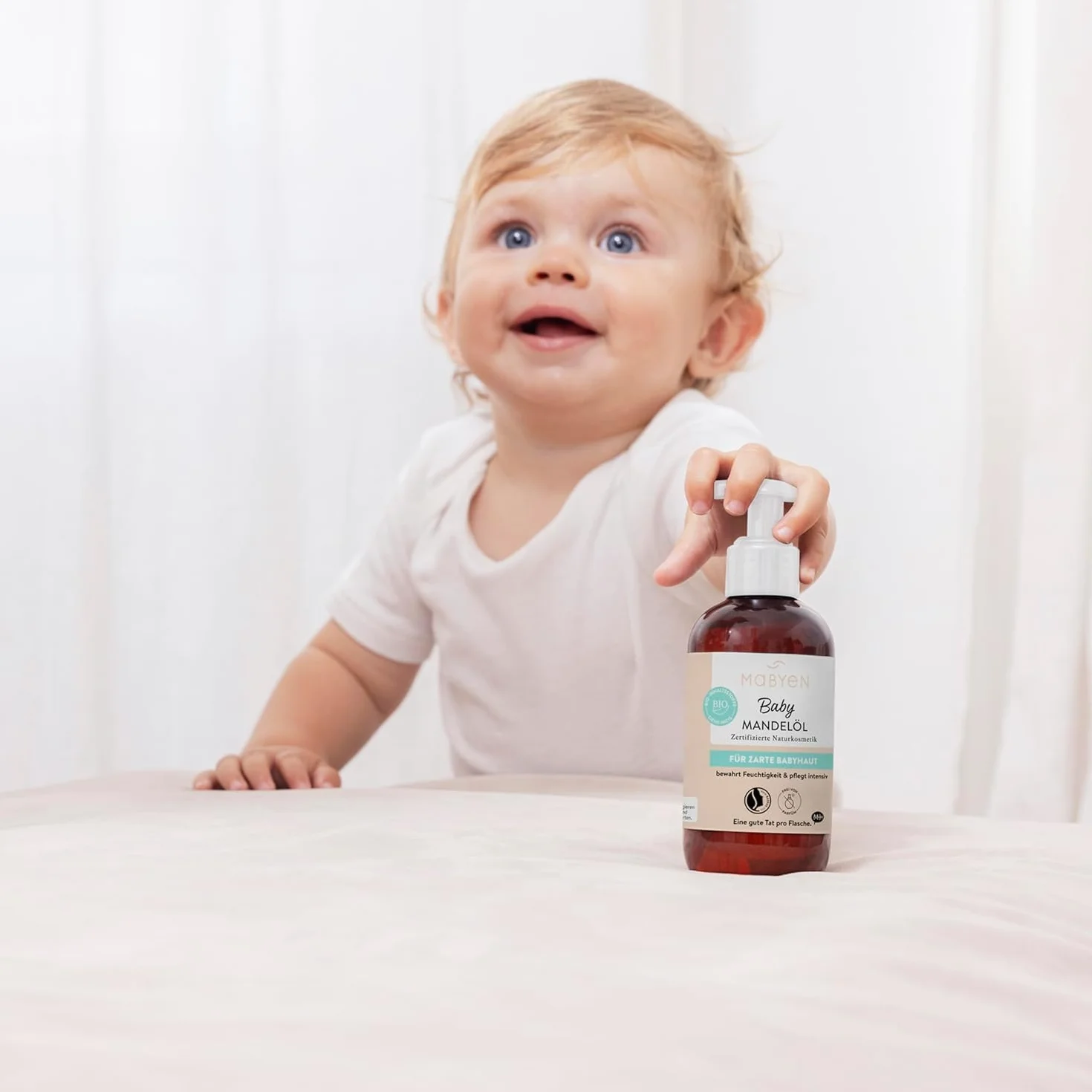 MABYEN Olio di Mandorle Bio per Bambini 200 ml – Vegano, Senza Profumo, Cosmesi Naturale – Per la cura del neonato e come olio da massaggio – Con pratico dosatore