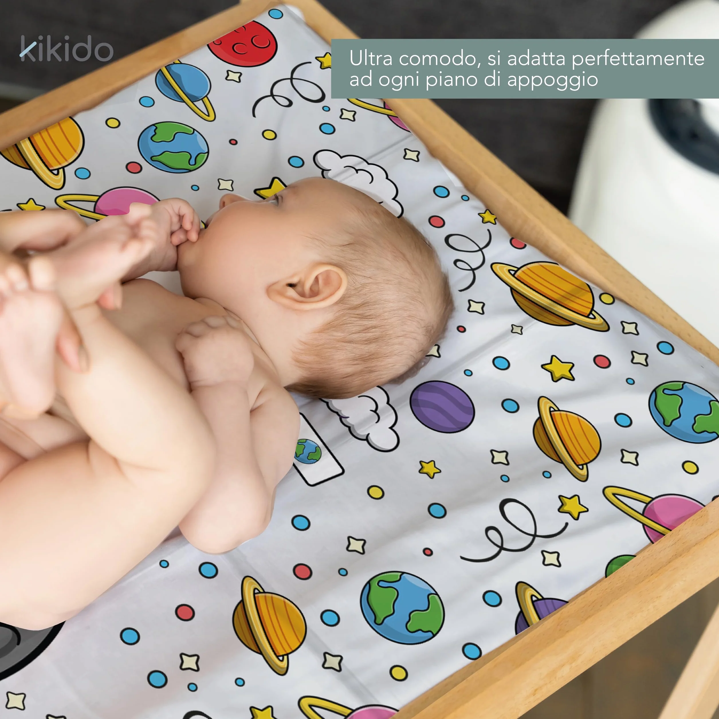 Kikido Materassino Fasciatoio Portatile Neonato 40x60 cm - Astronauta - Cuscino Fasciatoio Morbido, Pieghevole e Impermeabile 60x40 - Materassino Da Viaggio per Cambio Pannolino