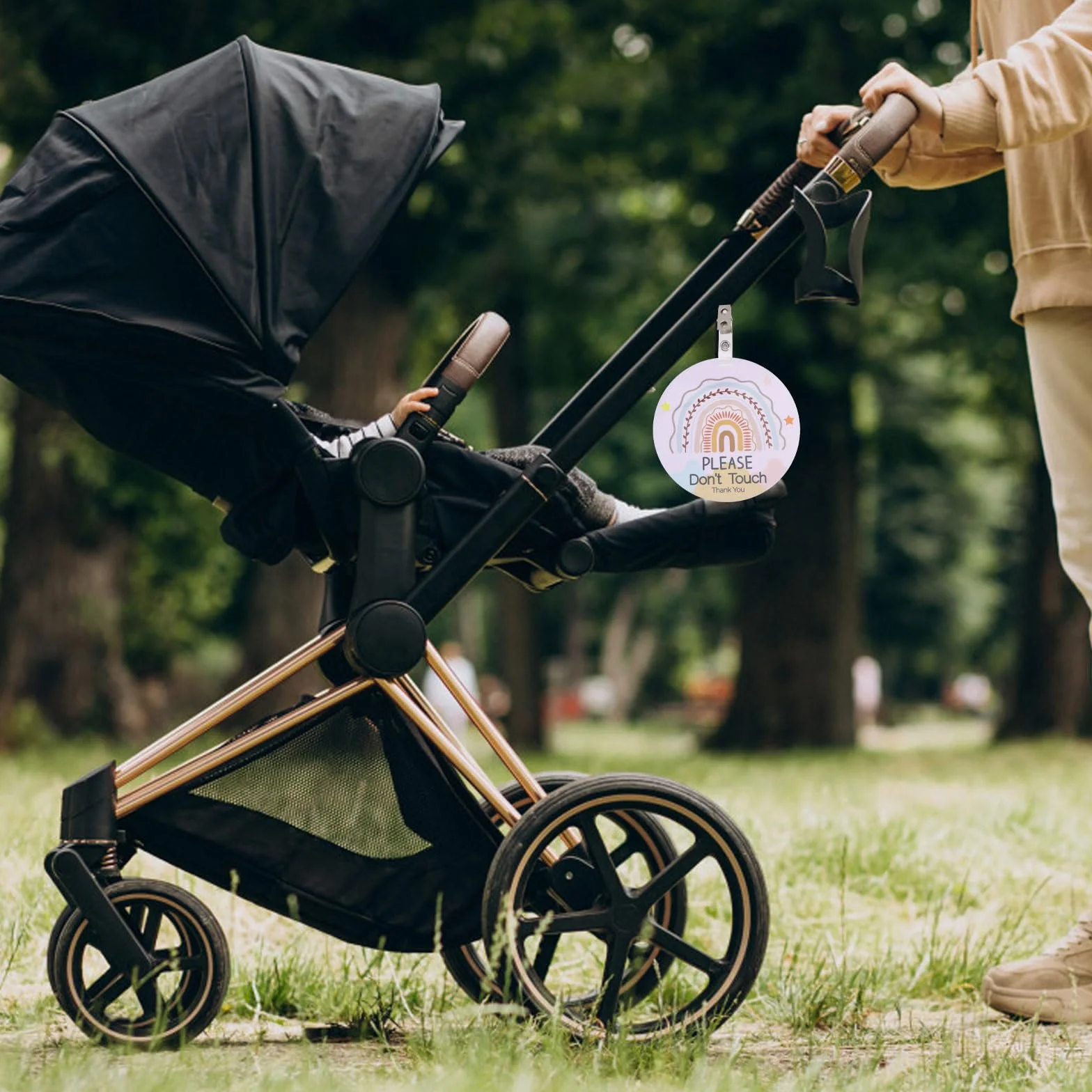 ORIGACH Set di 2 Etichette per Passeggino "Non Toccare", Modello Bohémien Arcobaleno con Cintre di Sospensione e Clip, Etichette di Sicurezza per Neonati da Applicare su Seggiolino Auto e Culla