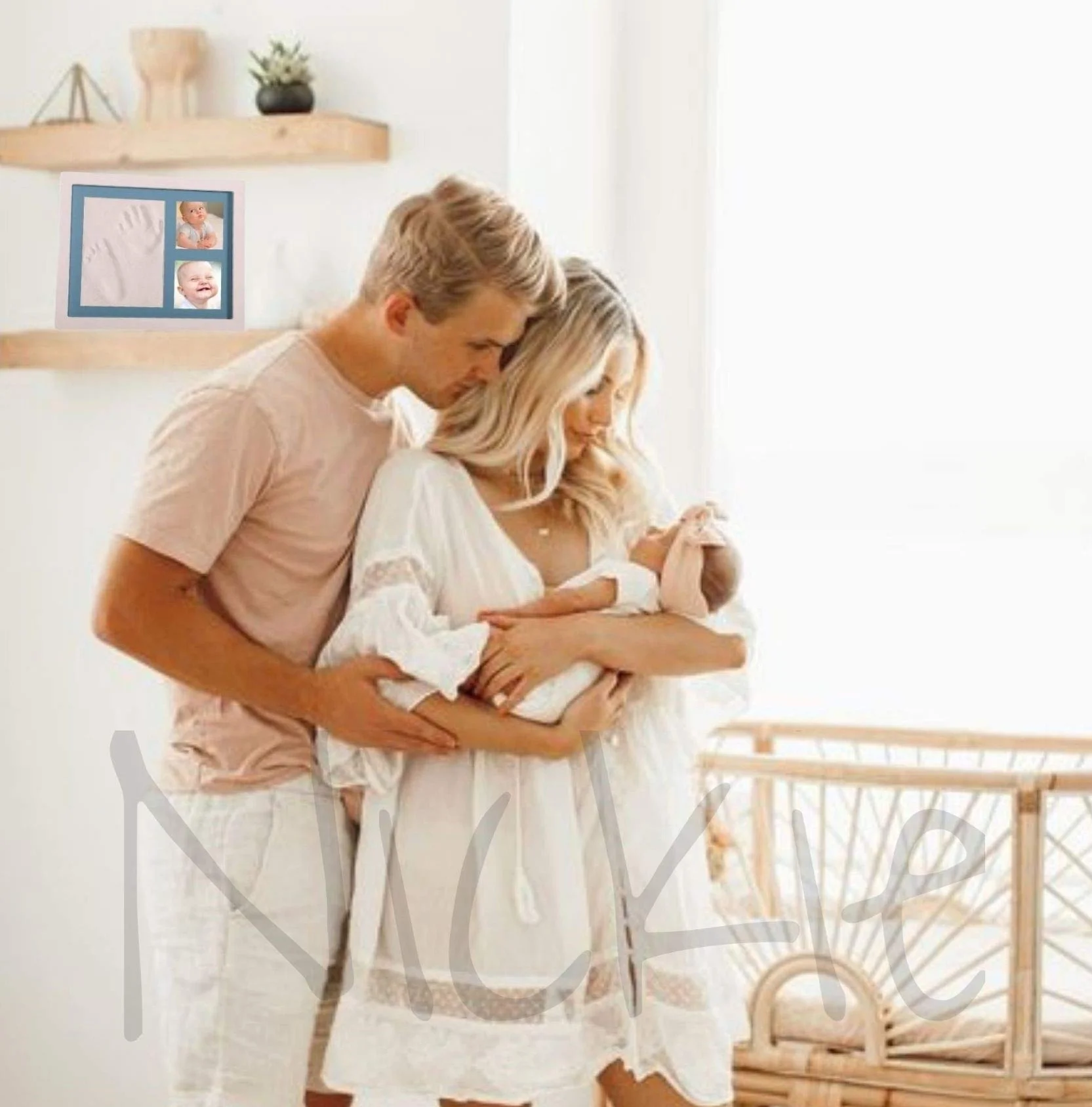 NICKIE Cornice impronte neonato - Kit impronta neonati 4 colorazioni in regalo - Quadretto impronte neonate da parete e da tavolo - Idea regalo per nascita bambino e bambina - Set impronte neonata