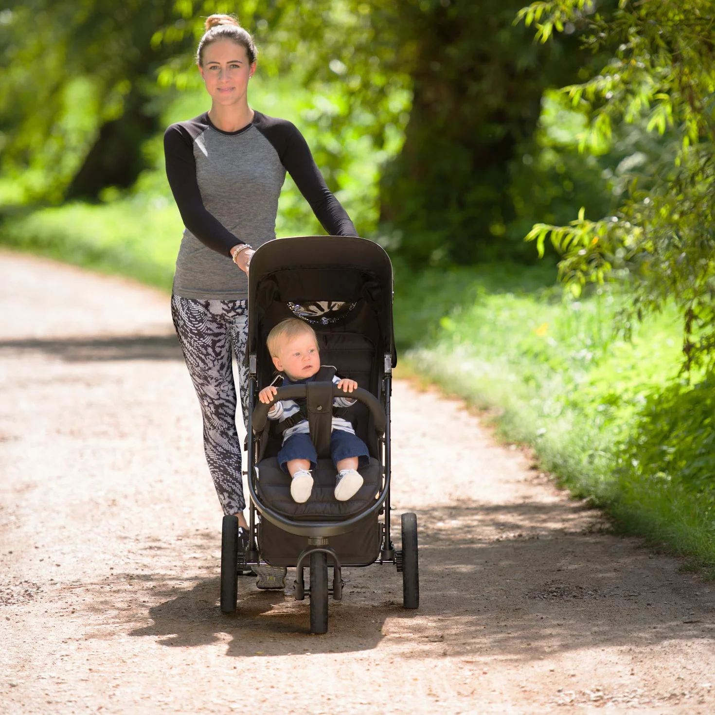 Hauck Passeggino Tre Ruote Rapid 3 per Bebè e Bambini dalla Nascita, Posizione Nanna, Portata 25 kg, Pieghevole Compatto, Regolabile in Altezza, Grandi Ruote, Grande Cesto, Nero