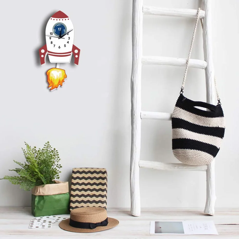 Orologio per decorazioni per la camera da letto per bambini, batteria a parete silenziosa per parete silenziosa a razzo cartone animato per bambini