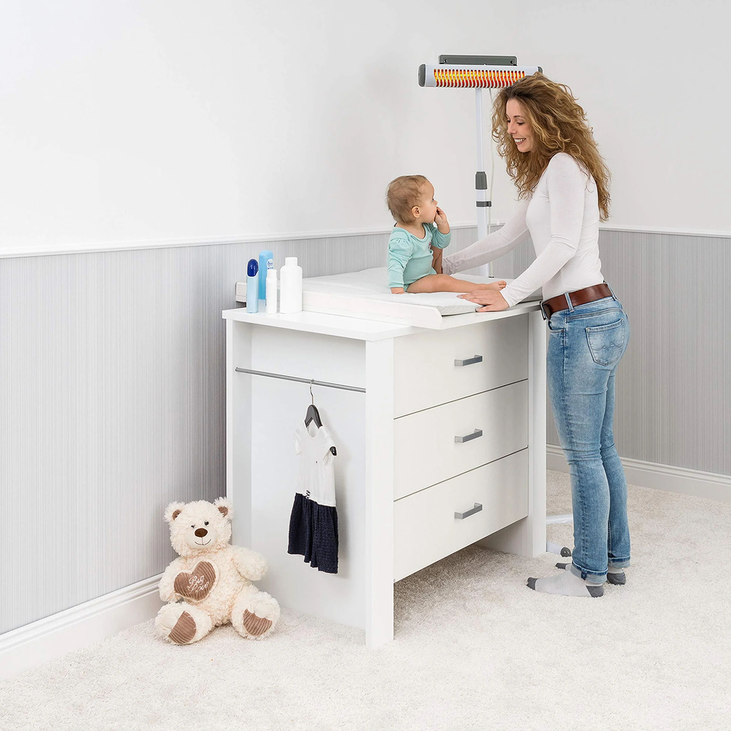 Reer EasyHeat Flex fasciatoio riscaldatore radiante con supporto lampada riscaldante per bambini design compatto 1 pezzo (1 confezione) bianco, 230V/500W