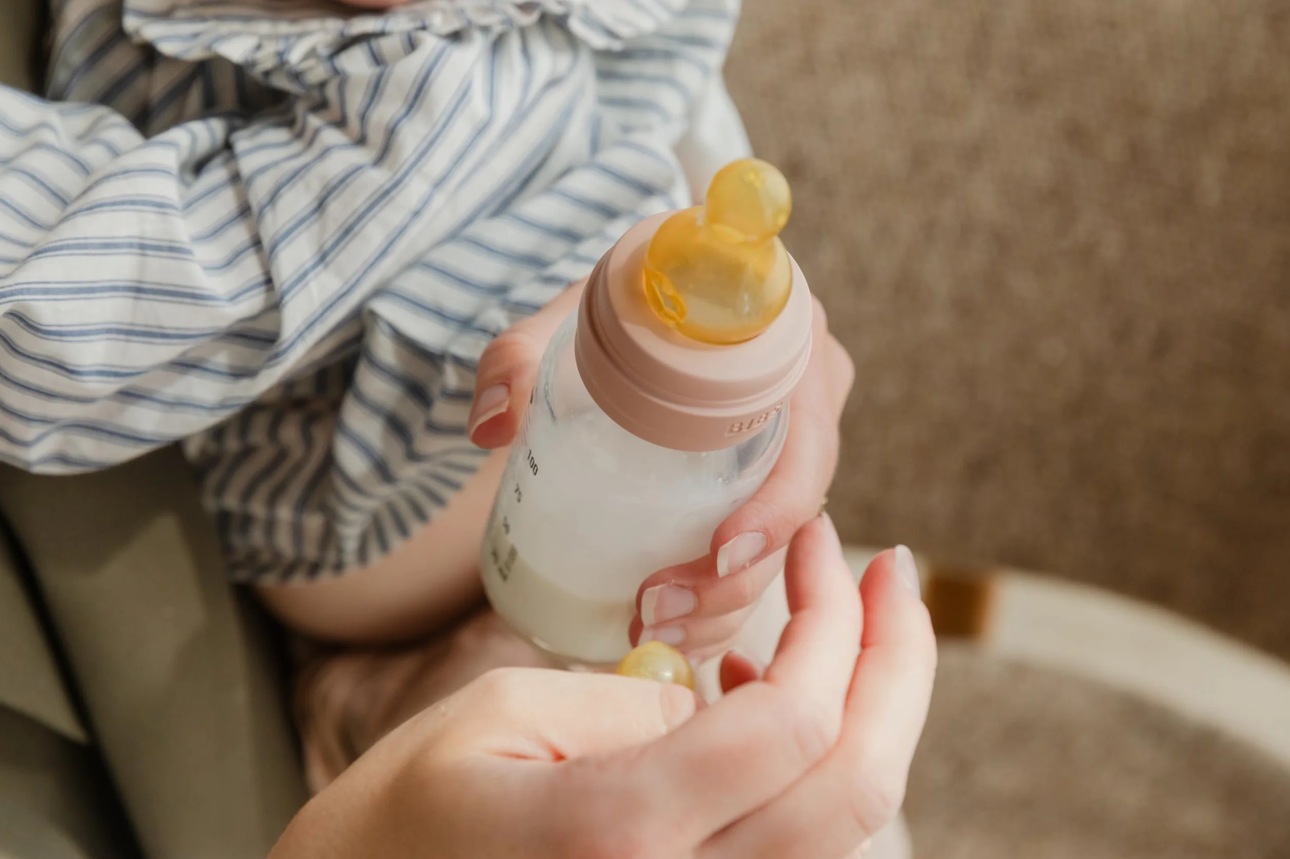 Biberon Baby BIBS 150 ml - Tettarella in lattice di gomma naturale - Anti-coliche, senza BPA, tettarella tonda, flusso lento, leggero e facile da pulire, per neonati 0+ anni - Blush