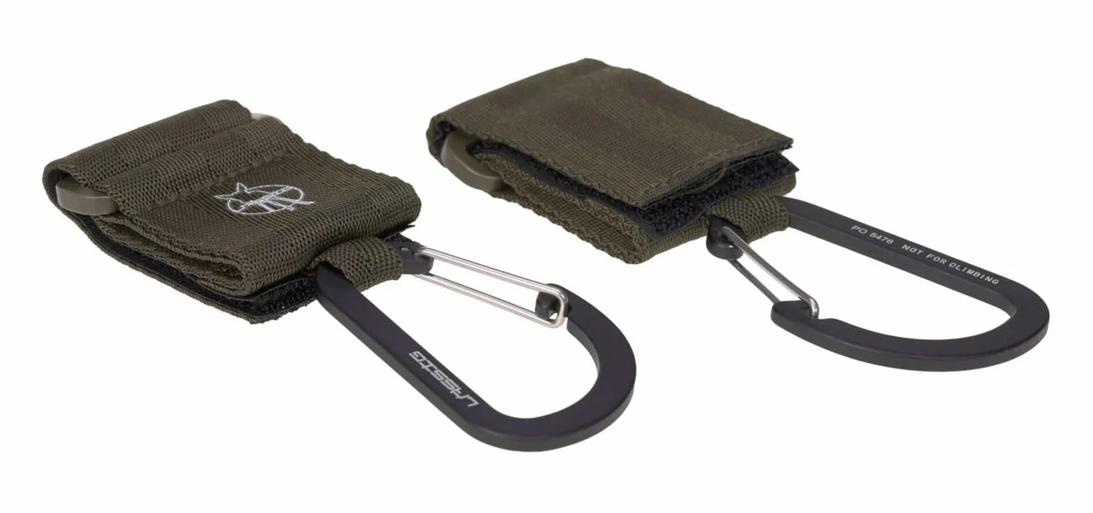 LÄSSIG Attacco per passeggino (2 pezzi) Gancio in velcro moschettone Gancio per passeggino Gancio per la spesa in metallo/Stroller Hooks with Carabiner olive
