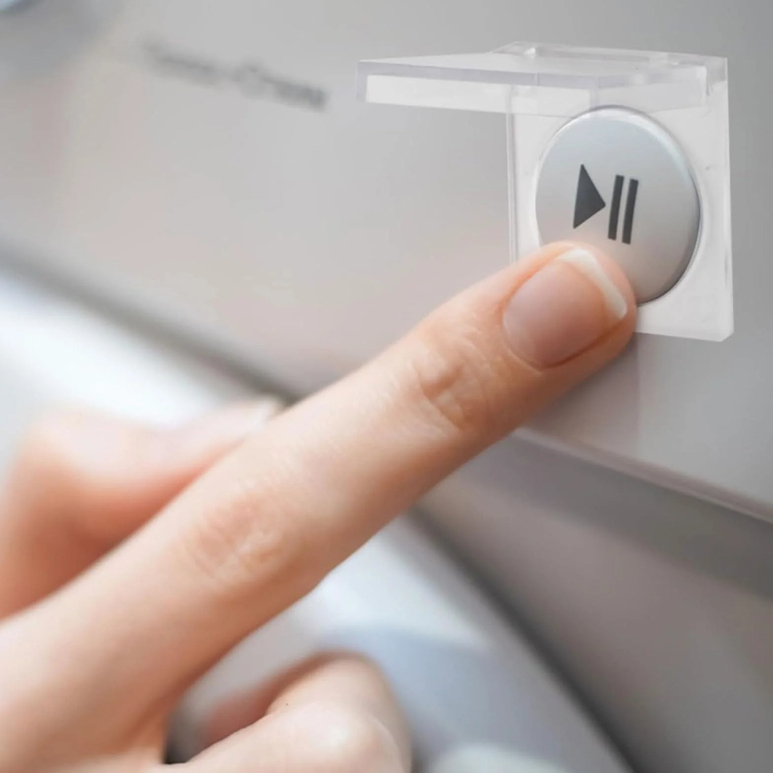 Copertura per interruttore a bottone, 4 pezzi, trasparente, antipolvere, copertura di sicurezza autoadesiva a prova di bambino, per interruttore a pulsante da 16 mm