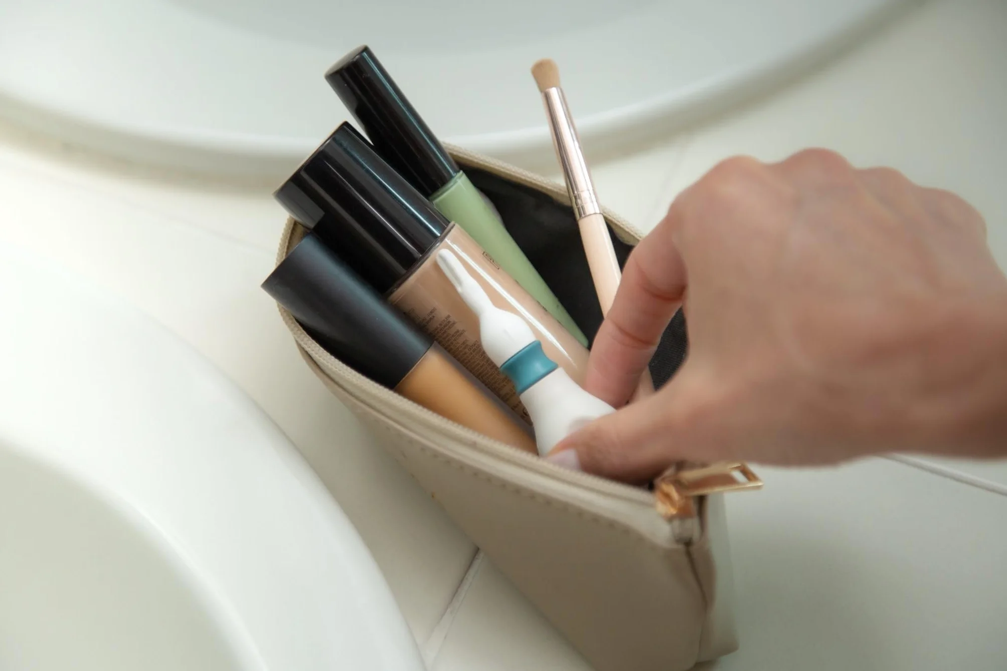 l'innovativo dispositivo brevettato per una pulizia delle orecchie sicura, efficace ed eco-sostenibile. Riutilizzabile, garantisce un’igiene auricolare superiore a casa e in viaggio.