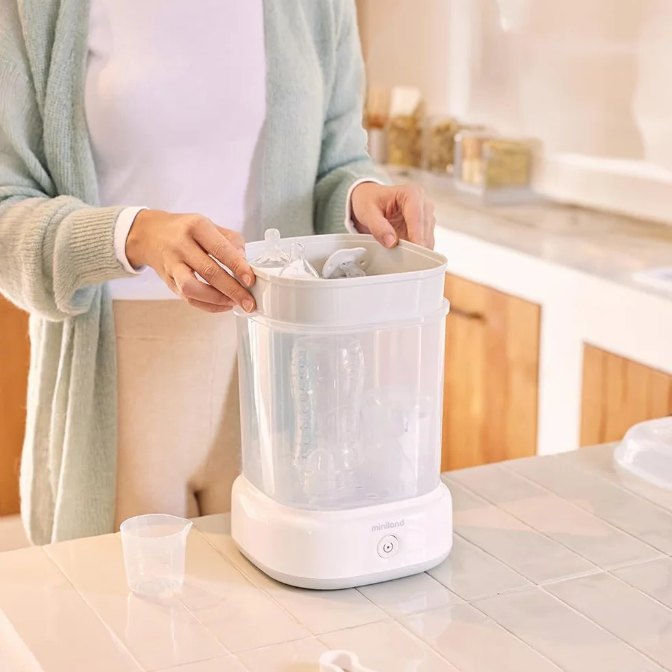 Miniland - Mini Steamy Sterilizzatore Vapore Bianco Grande Capacità, Sterilizzazione Naturale Senza Prodotti Chimici, Lavabile in Lavastoviglie, Segnale Visivo e Spegnimento Automatico