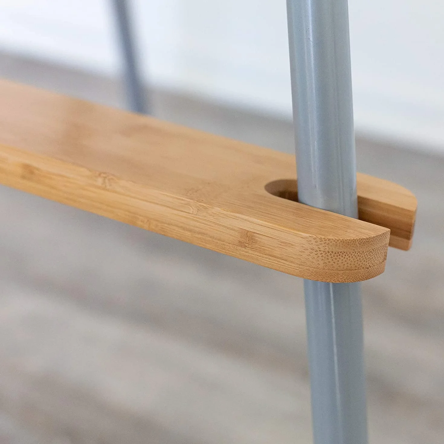 Poggiapiedi per Seggiolone in Legno Naturale Antiscivolo Regolabile - Con Anelli di Gomma, Compatibile Con IKEA Antilop