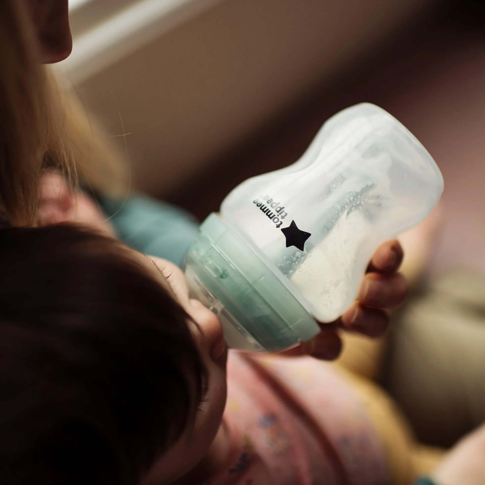 Tommee Tippee biberon, 260ml | biberon anti-colica avanzato, con tettarella simile al seno materno, cannuccia anti-colica ventilata, autosterilizzante