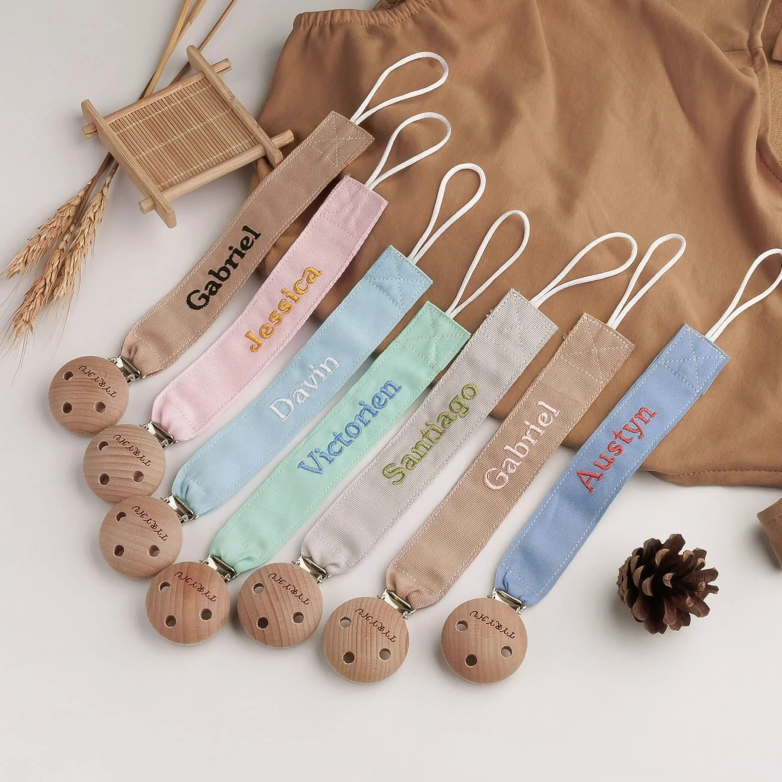 TYRY.HU Catenella Portaciuccio con Nome Personalizzata Porta Succhietto Clip di Legno Cotone Bambine Ragazzi Massaggiagengive Ciuccio Clip Baby Regalo, 2 Pezzi