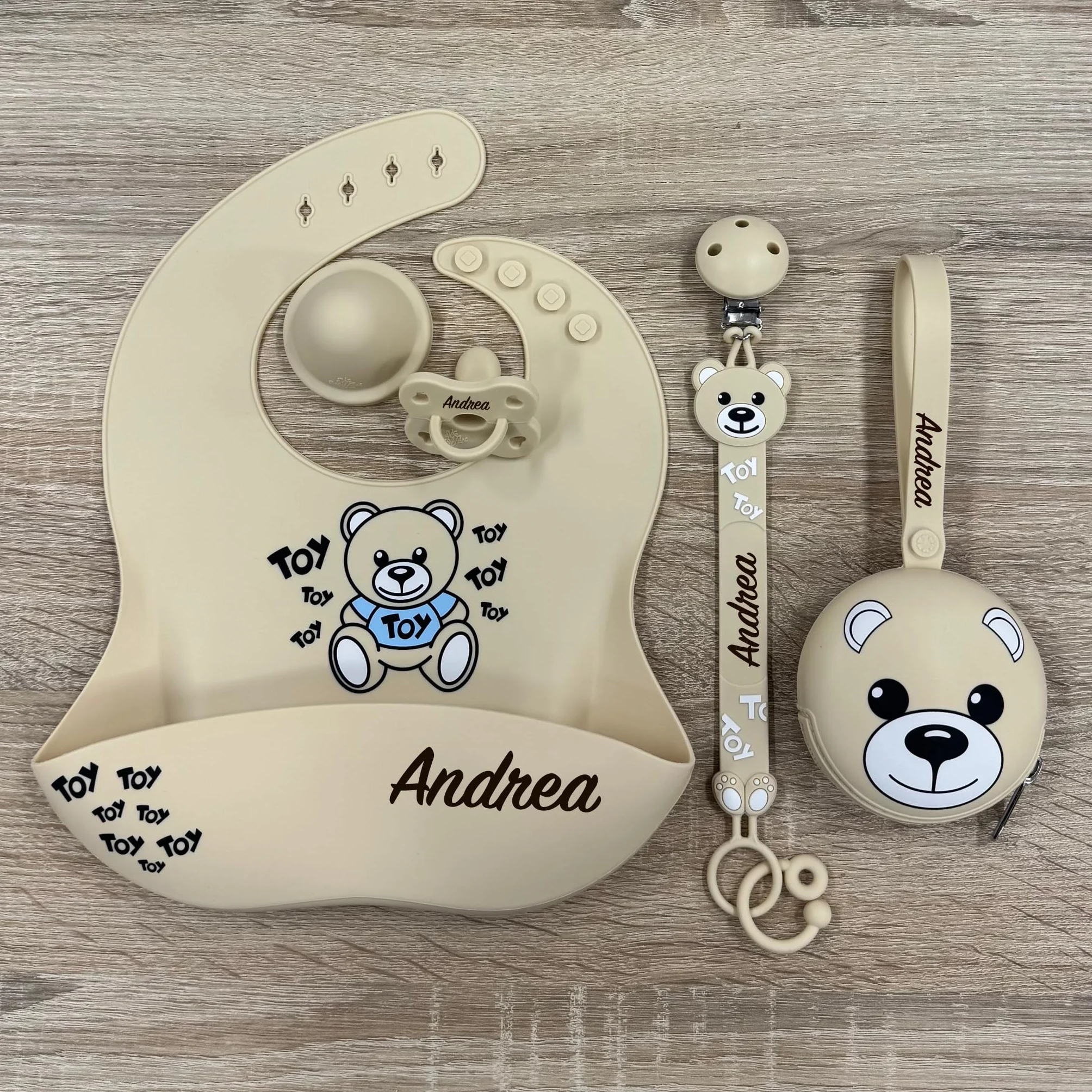 NOVITÁ Fettuccia IN SILICONE, per ciuccio personalizzata con nome, orsetto, BABYJART, lavabile,sicura per il bambino,compatibile con ciuccio MAM e CHICCO AZIENDA ITALIANA, MADE IN ITALY! Orso Beige