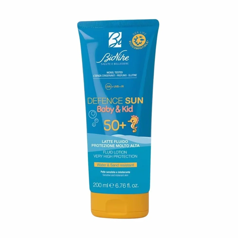 BioNike Defence Sun Baby & Kid - Latte Fluido Protezione Solare Bambini SPF 50+, Anti-sabbia e Waterproof, Azione Protettiva e Antiossidante, Lenisce e Ripara la Pelle, 200 ml