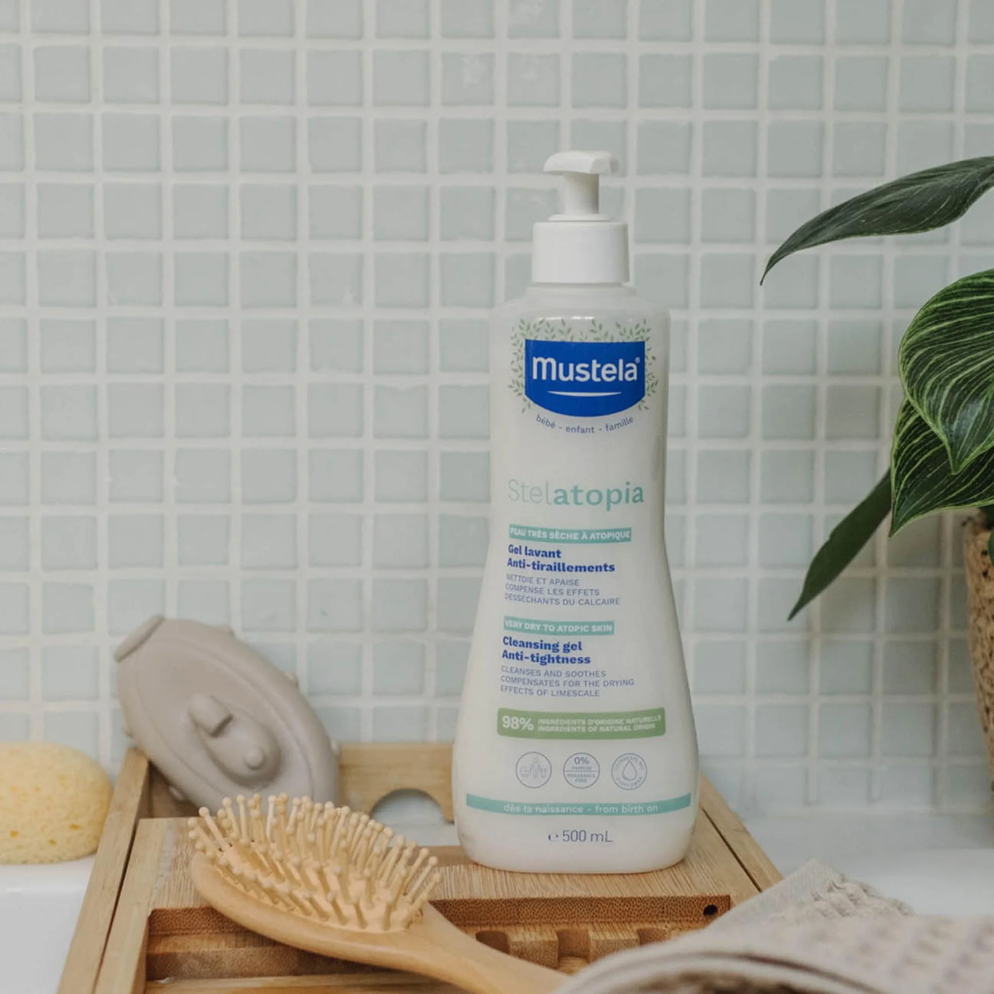 Mustela Stelatopia Gel Detergente per Pelle con Estrema Secchezza o Dermatite Atopica, Corpo e Capelli, Neonati, Bambini, Tutta la Famiglia - Lenisce il Prurito, Senza Profumo (500ml)