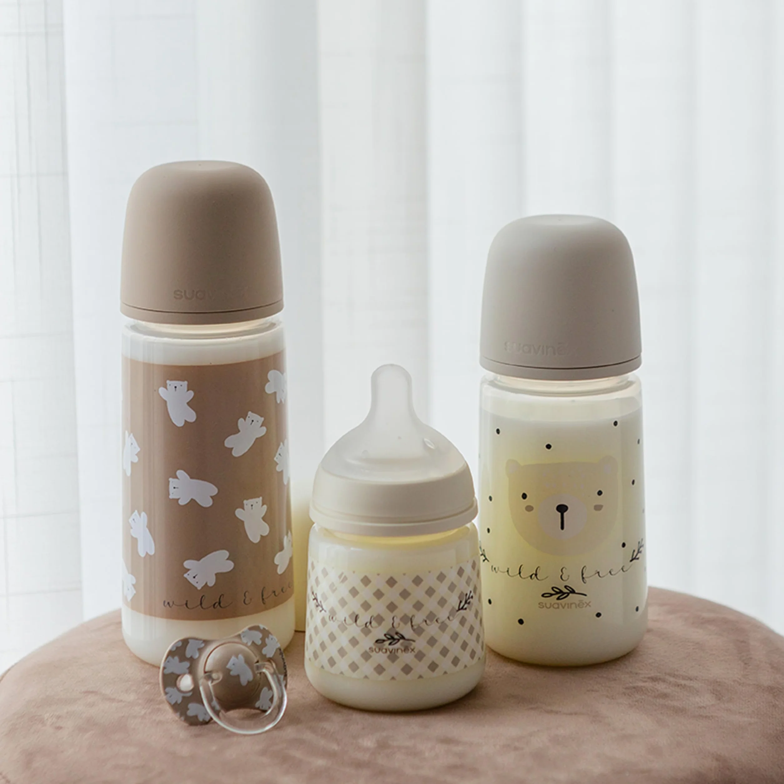 Suavinex, Confezione 2 Biberon da 270 ml, Tettarella Simmetrica SX Pro in Silicone con Valvola Anticolica, Flusso Medio, Liquido Densità Media, Latte, Succhi, Acqua. ​+3 Mesi.Birdies, Wild&Free, Beige