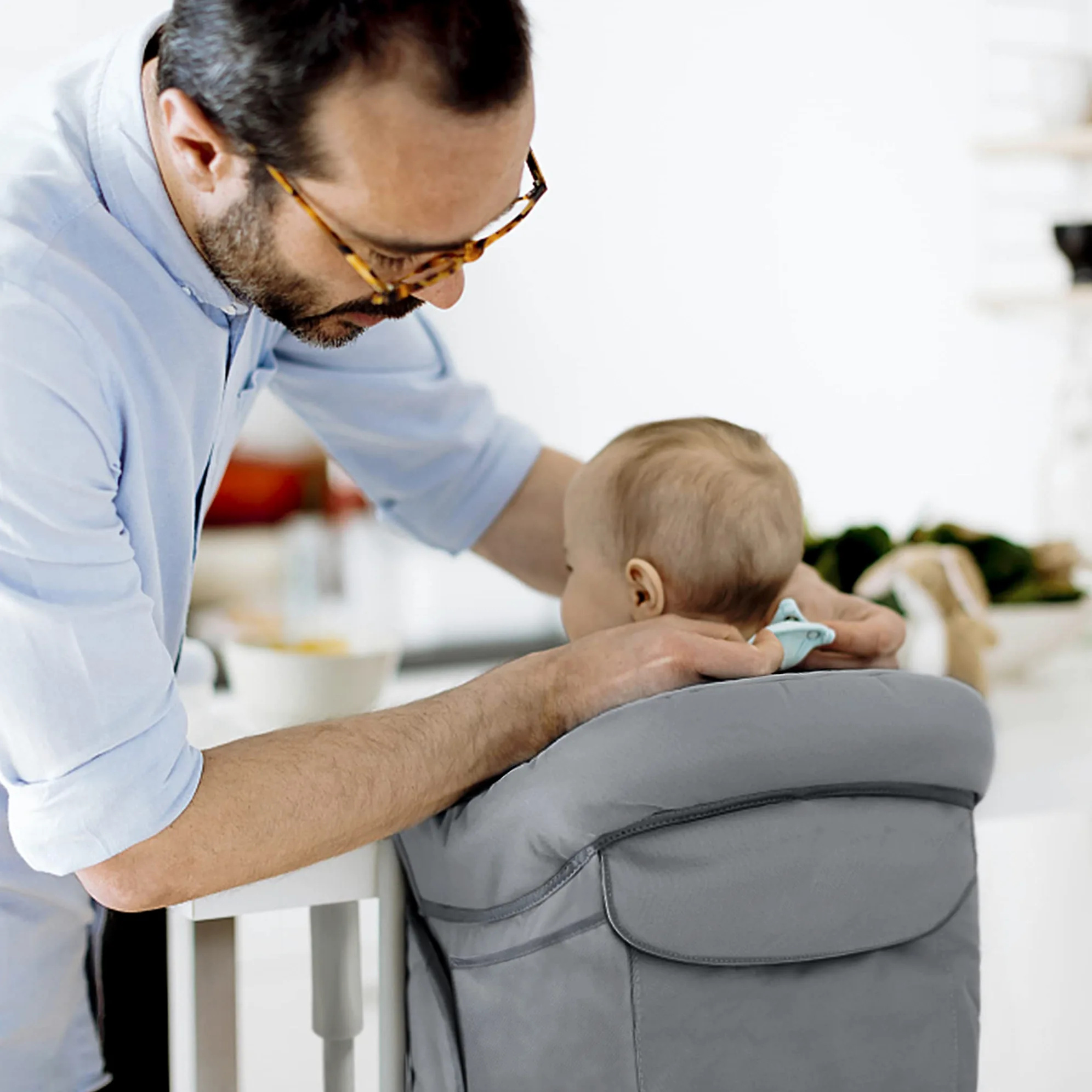 Seggiolini da Tavolo Pieghevoli per Bambini con Cintura di Sicurezza a 3 Punti e Morsetti Antiscivolo Ergonomici Rialzi Sedia Fino a 15KG per la Sala da Pranzo, Casa e i Viaggi (Grigio)
