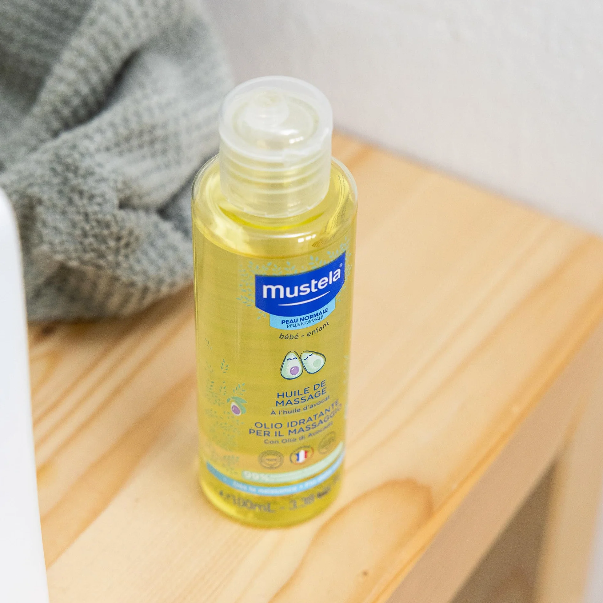 Mustela Olio Idratante per il Massaggio Neonatale con Avocado, Melograno, Girasole, Corpo Neonati e Tutta la Famiglia - Idrata e Mantiene la Pelle Morbida, 99% Ingredienti di Origine Naturale (100ml)