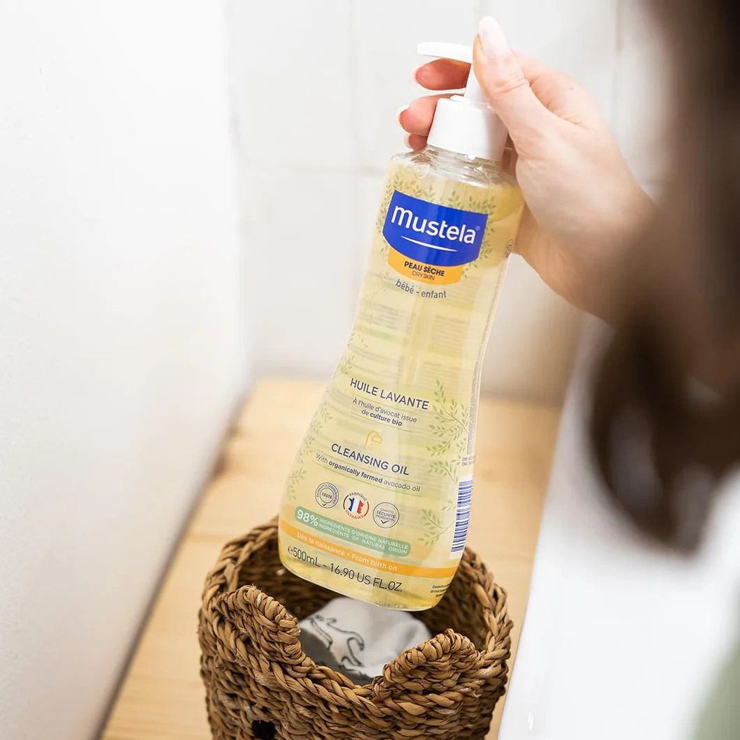Mustela Olio Bagno Detergente con Perseose di Avocado BIO, Corpo e Capelli, Neonati e Tutta la Famiglia - Non Brucia agli Occhi, Specifico per Pelle Secca, 98% Ingredienti di Origine Naturale (500ml)
