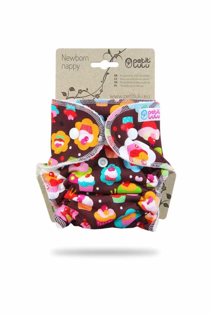 Petit Lulu pannolino in tessuto in bambù fitted neonato | Snaps | Materiale esterno 95% cotone, 5% elastan | Riutilizzabile e lavabile | Pannolino Mutandina di stoffa | Prodotto in Europa (Cupcakes)