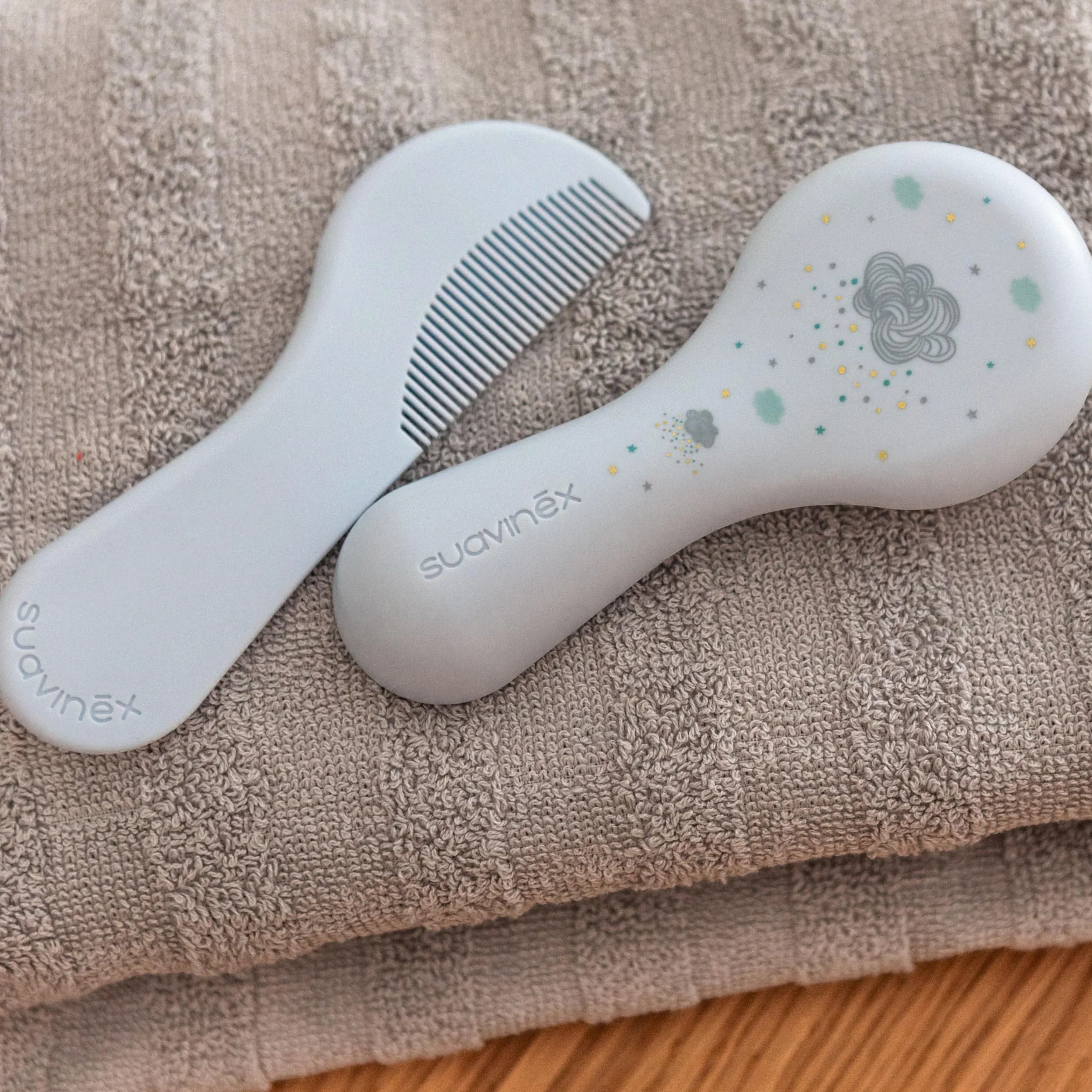 Suavinex Set Spazzola e Pettine per neonati e bambini - Idea Regalo - Verde