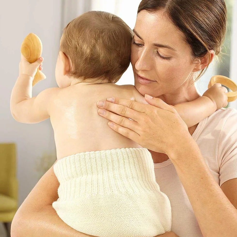 Weleda Baby Olio Extra Delicato Calendula , senza profumazione, prodotto per la detersione e massaggio di neonati nei primi giorni di vita, formula extra-delicata (1x 200ml)