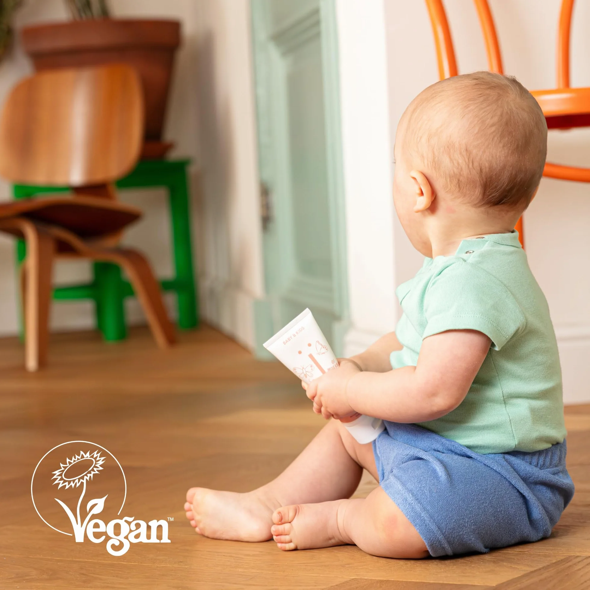 Naïf - Olio per bambini - per neonati e bambini - Con ingredienti naturali - Vegano- Prodotti per la cura del bambino - Olio per bambini - Massaggio per bambini - 100 ml
